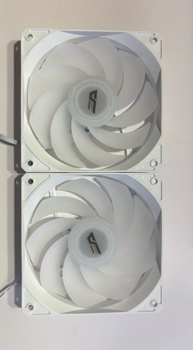 다크플래쉬 상단 120mm rgb쿨러 2개