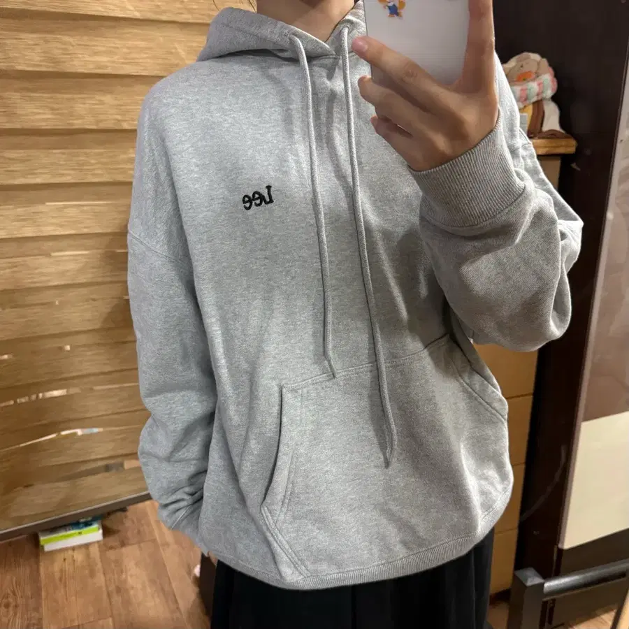 lee 후드티