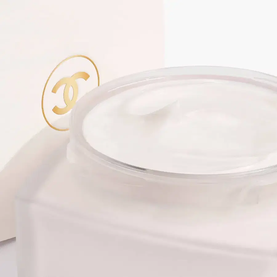 샤넬 코코 마드모아젤 실키 바디 크림 150g (새상품)
