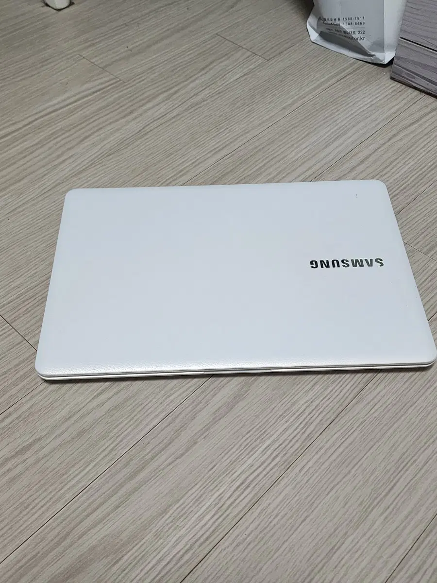삼성 노트북 핑크 꽃 스티커 부착