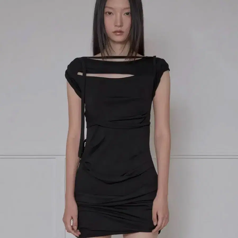 플레어업 Asymmetrical Draped Strap Roll-Up Dress
