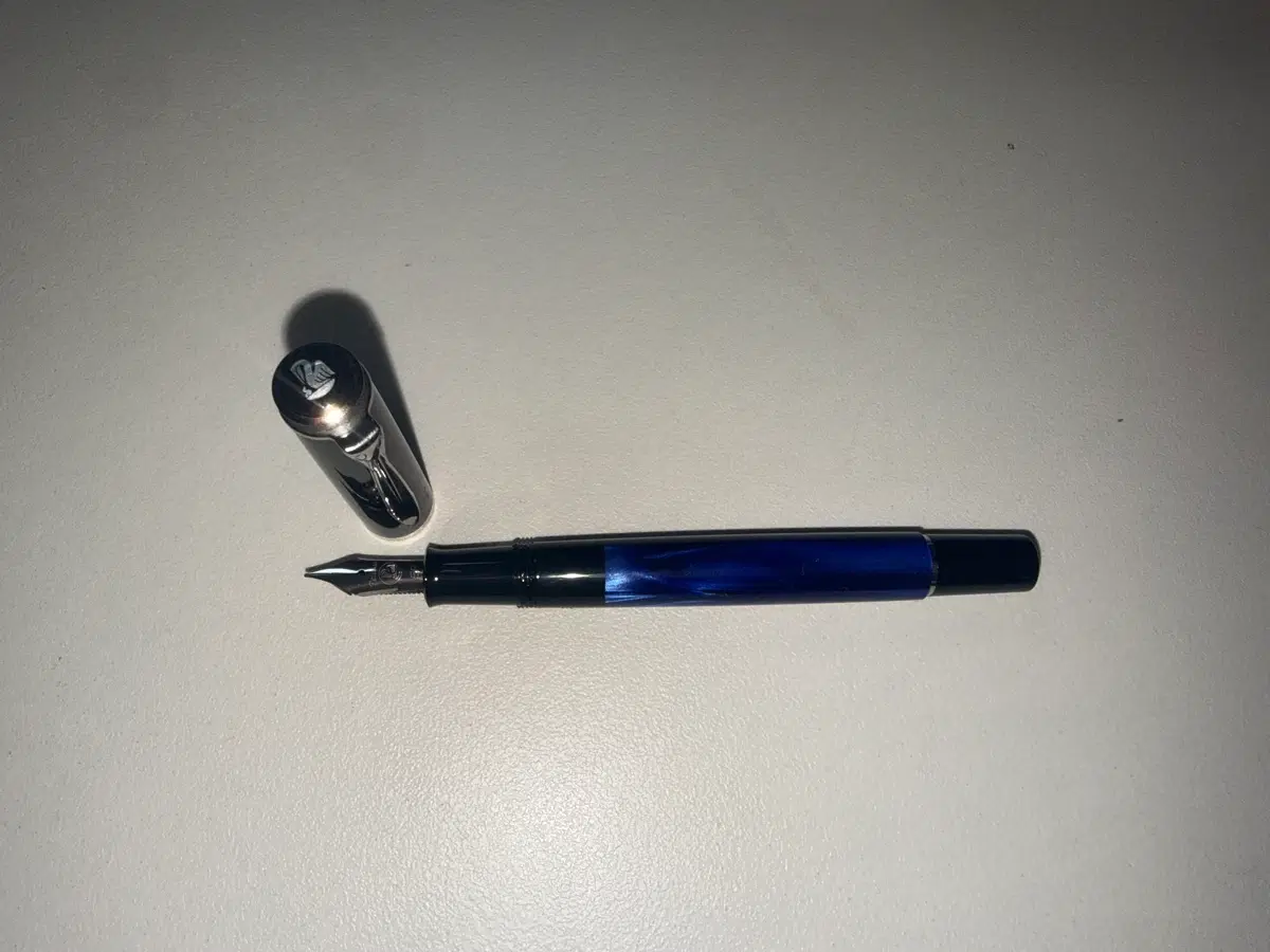 펠리칸 m205 마블블루 ef닙 판매합니다.