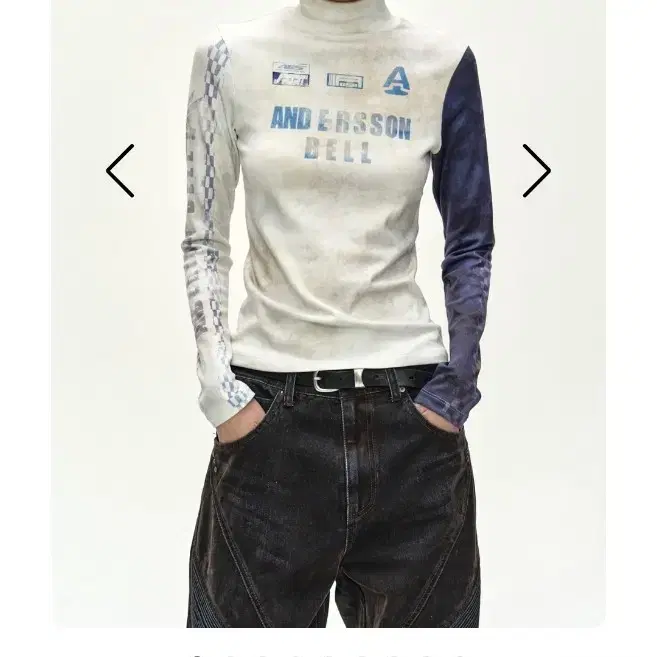 앤더슨벨 RACING GRAPHIC COLOR-BLOCK HIGH-NECK TOP (IVORY/NAVY)
