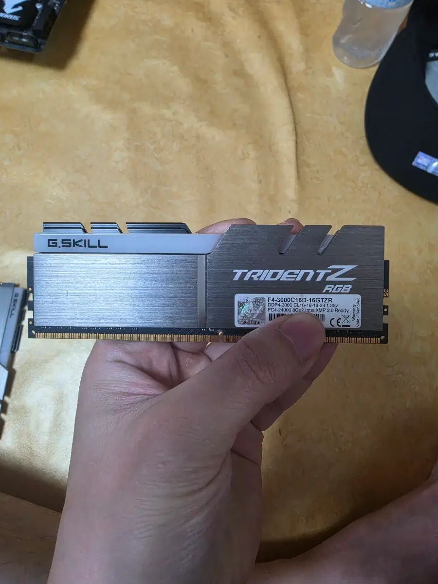 지스킬 ddr4 3000 16d. 16gb 튜닝램 팝니다
