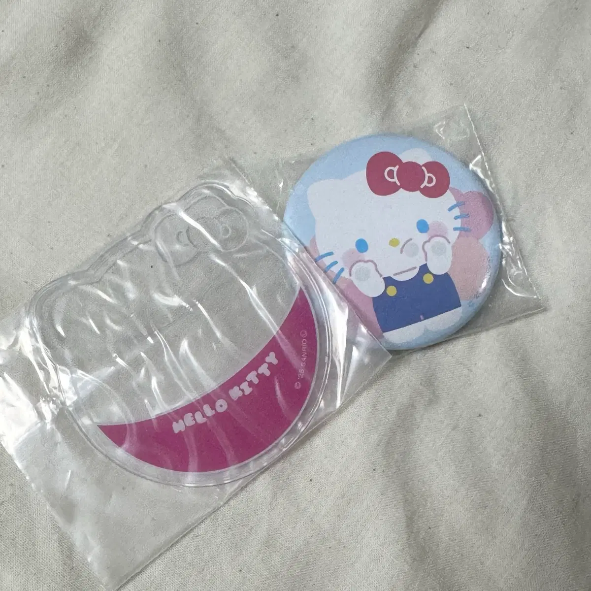 헬로키티 캔뱃지 + 커버