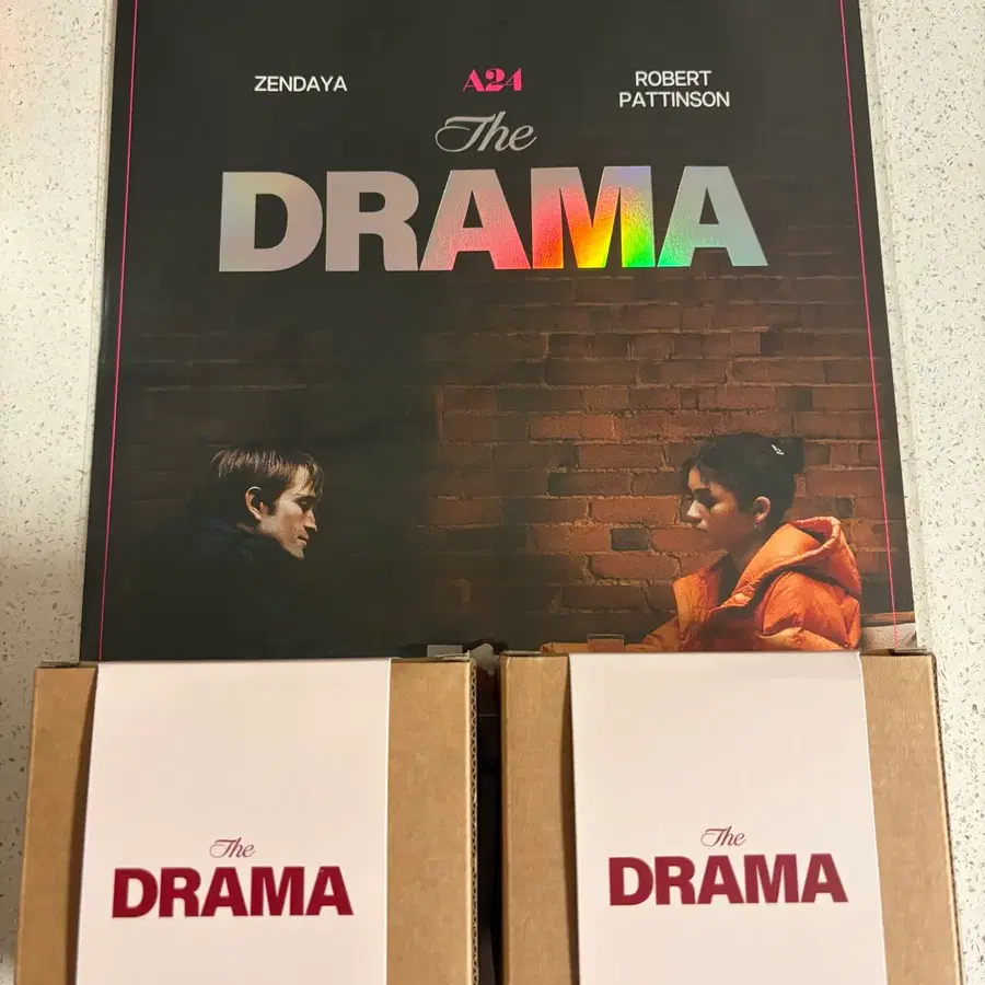 더 드라마 폴 바셋 머그컵 A3 포스터 일괄 판매