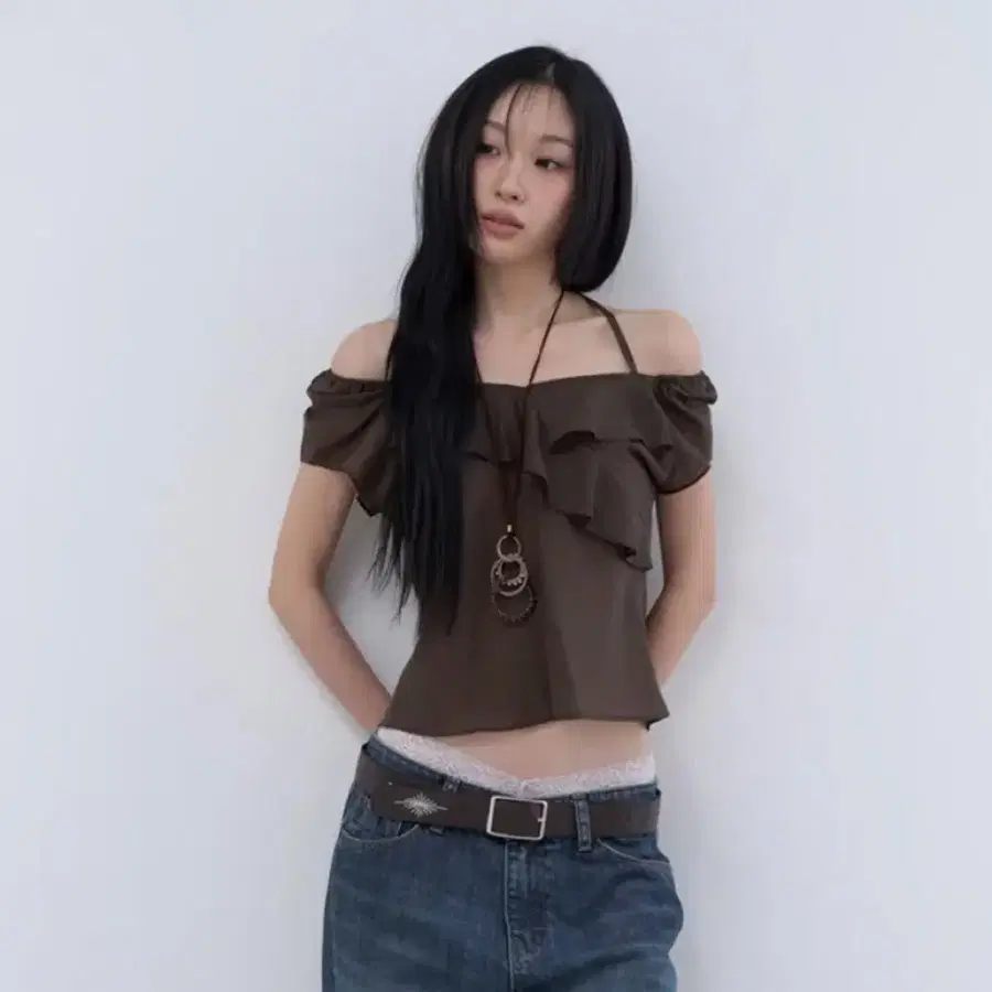 (새상품) 로웨어 ruttle off strap blouse 러플 오프 블라우스