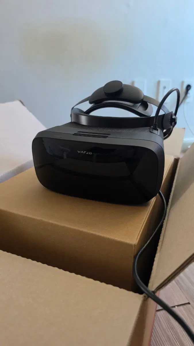 Varjo AERO VR헤드셋 + Shifftal FLIP VR