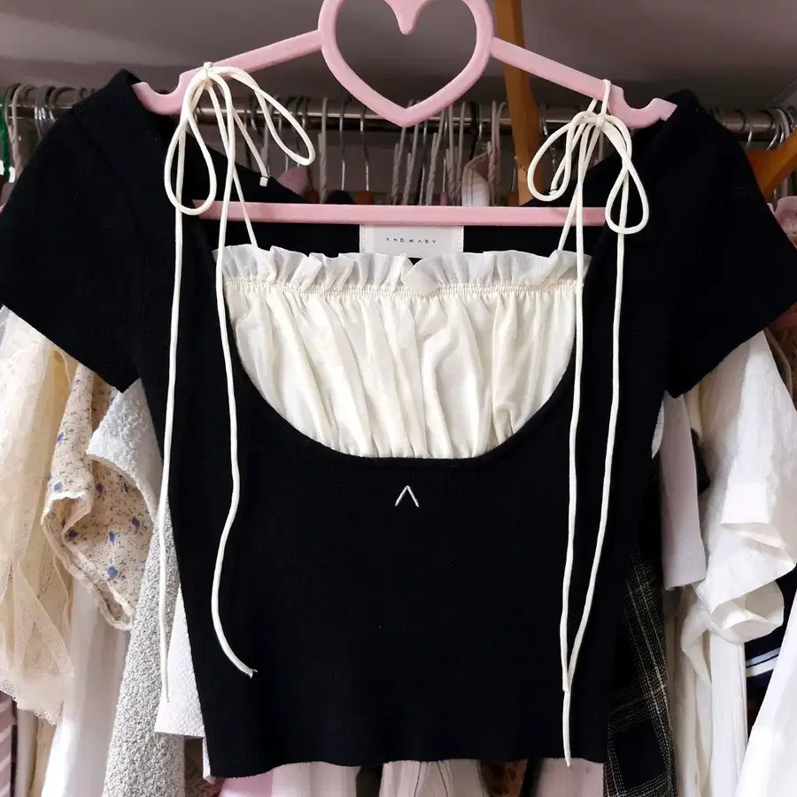 ANDMARY 앤드마리 Mew frill tops BLACK 원가이하 양도