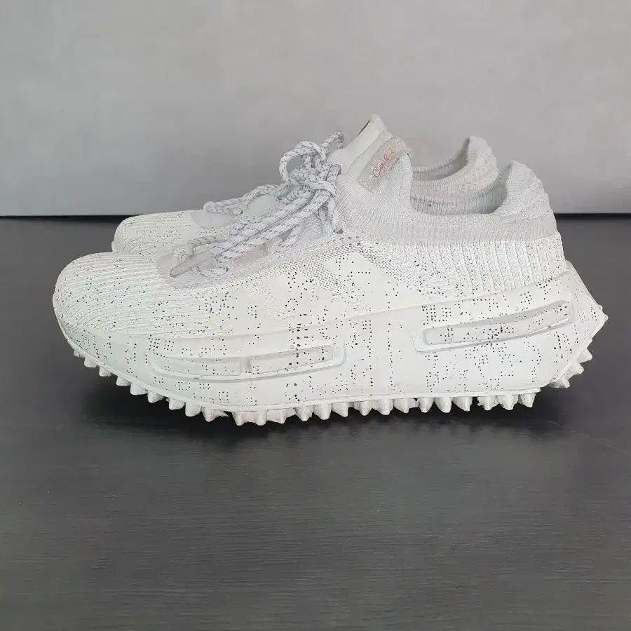 아디다스 x 칼리 드윗 NMD S1 크리스탈 화이트 (250)