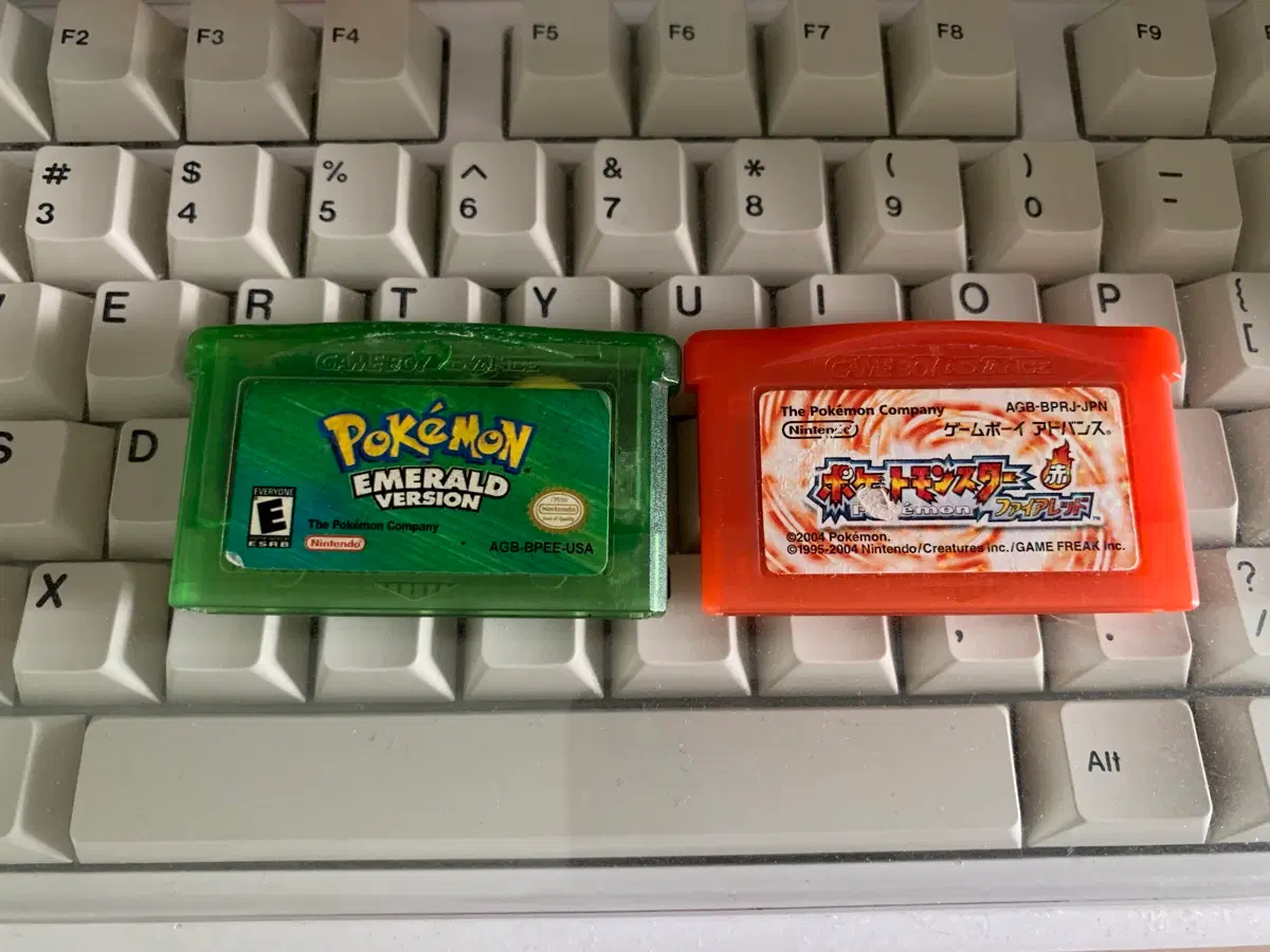 닌텐도 게임보이 포켓몬스터 에메랄드 / 파이어레드 GBA 게임