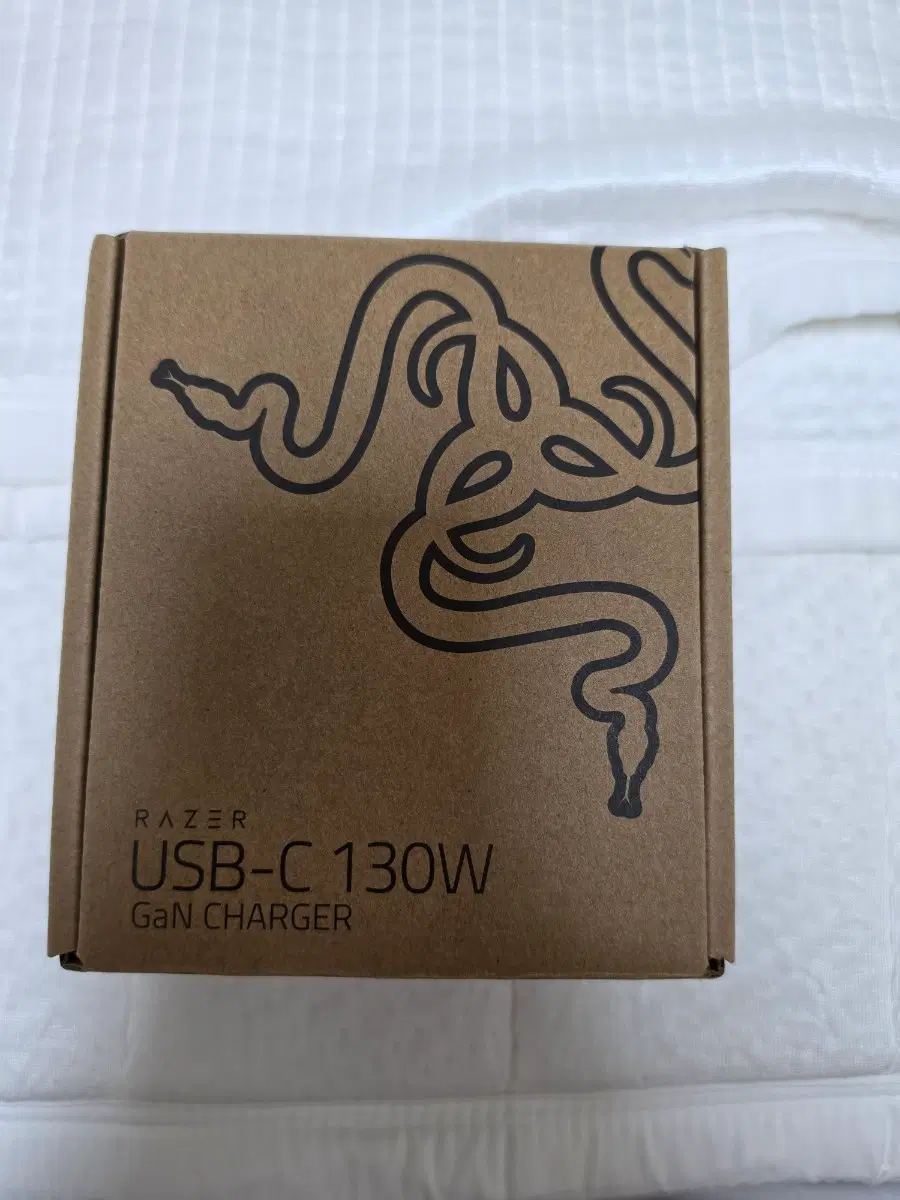 레이저 USB-C 130W GaN 충전기