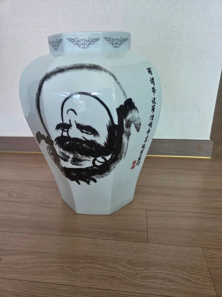 달마도 팔각 항아리