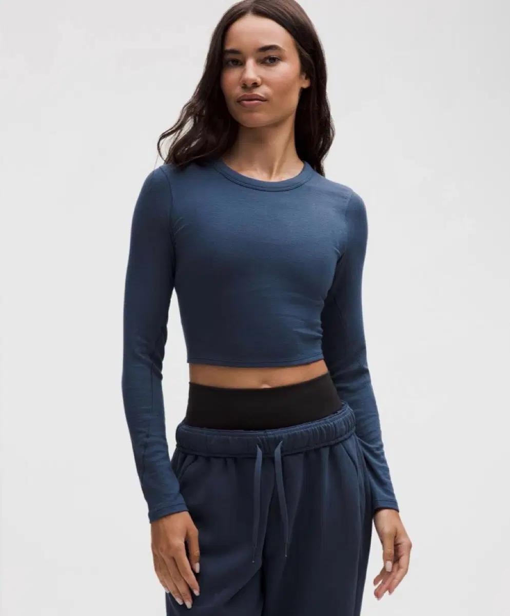 룰루레몬_홀드 타이트 스테레이트 헴 크롭 롱슬리브_blue twill/8