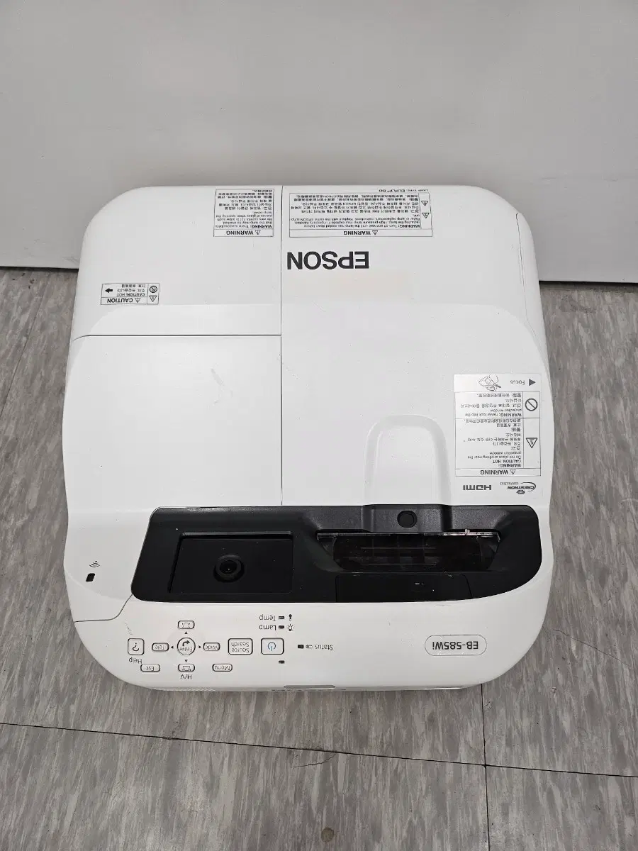 초단초점 빔프로젝터 엡손 eb-585wi 3300안시 wxga