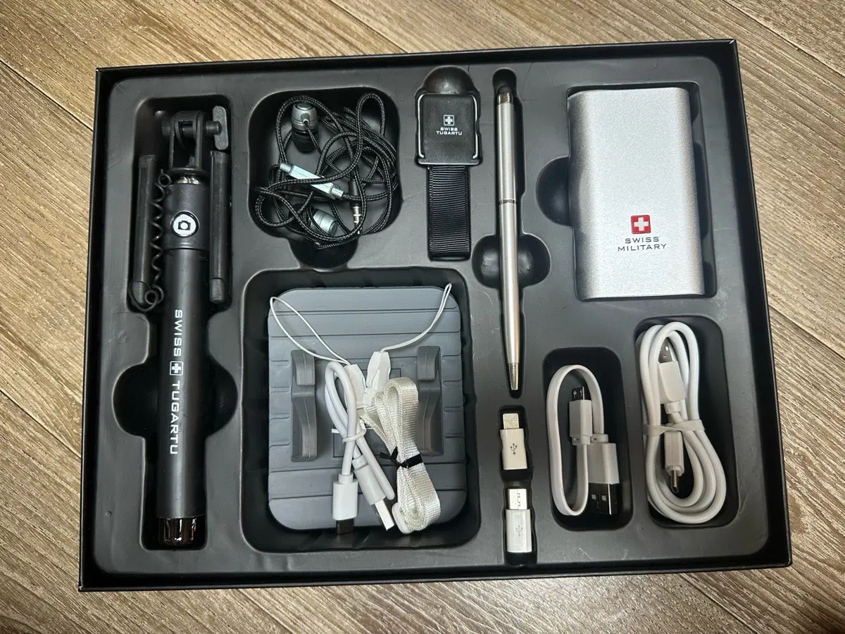 스위스밀리터리 10-in-1 파워뱅크 세트 5200mAh