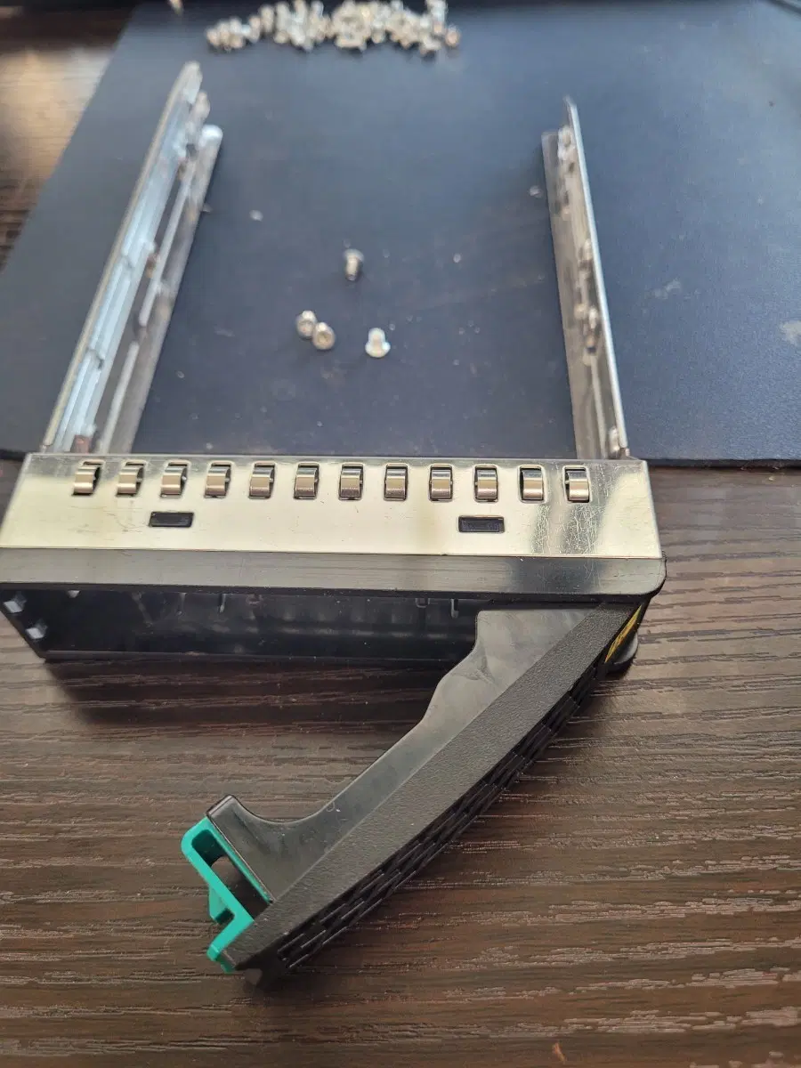 인텔 서버 3.5인치 HDD 가이드