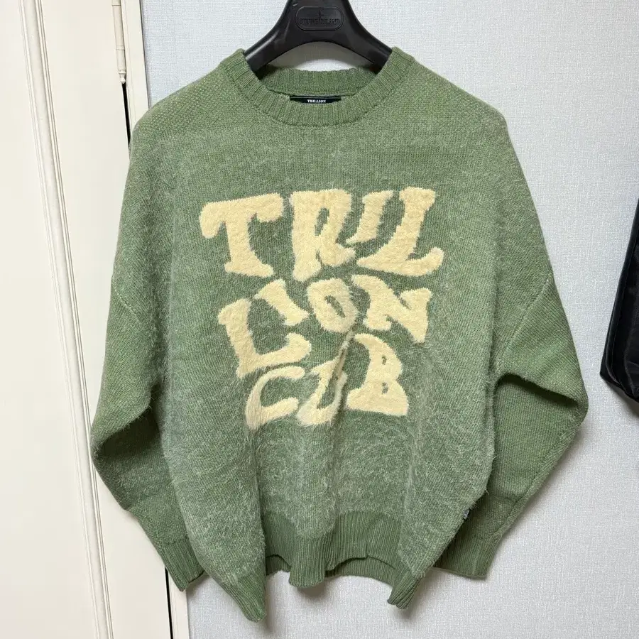 트릴리온 스웨터 (새상품!)