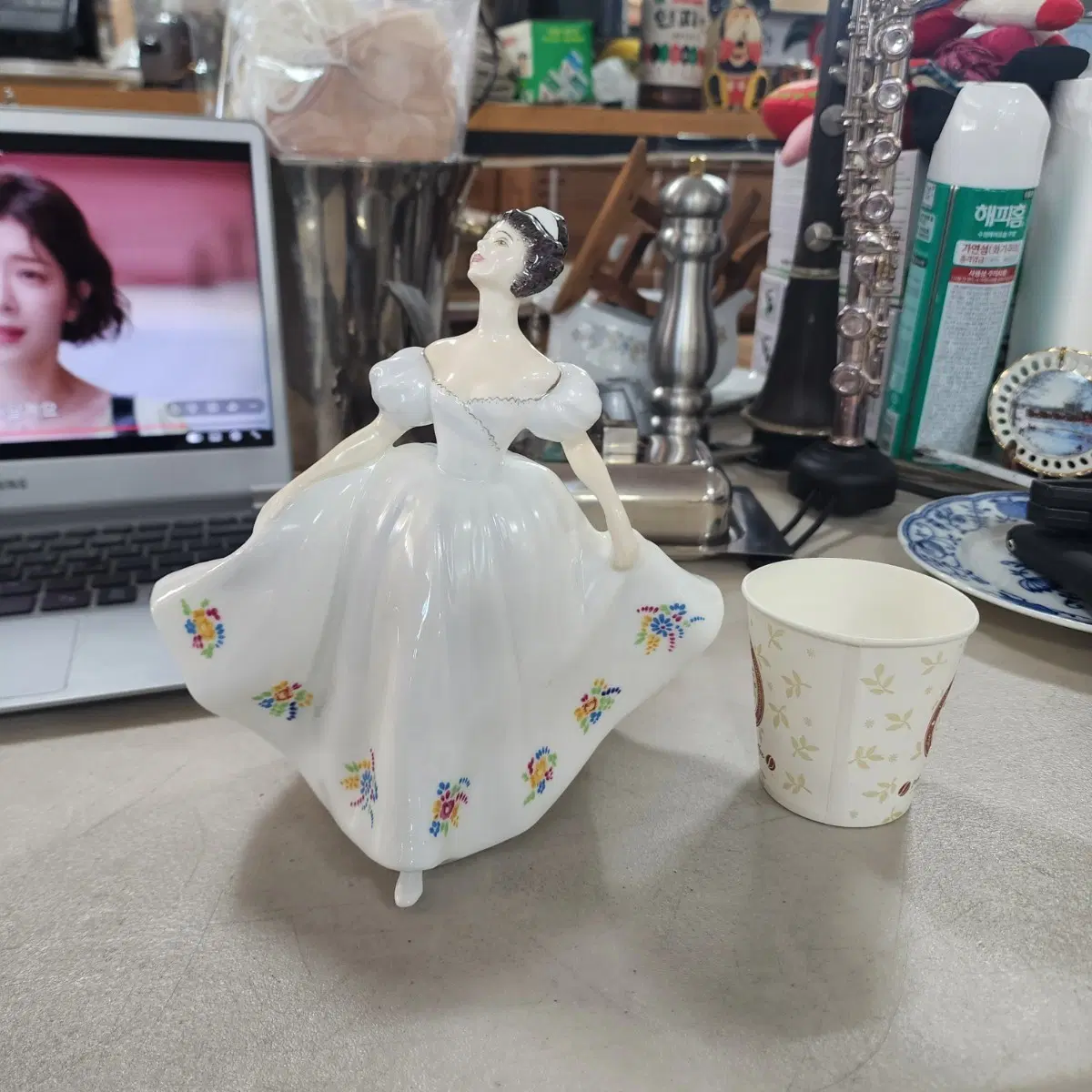 1977년 영국  Royal Doulton Kate(HN 2789) 피겨린(도자기 인형) 19cm