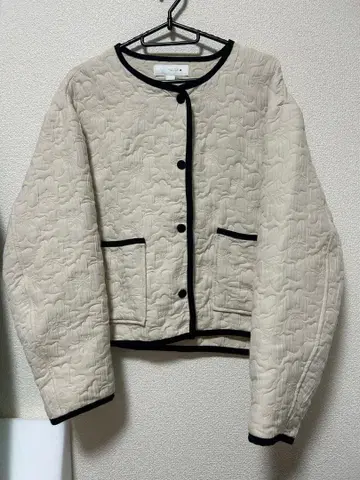 ZARA 꽃무늬 퀼팅 자켓 노카라 아이보리 블랙 파이핑