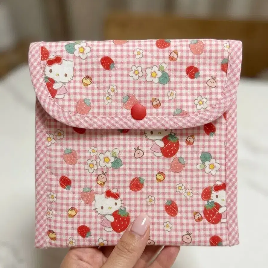체크딸기키티 바이어스파우치