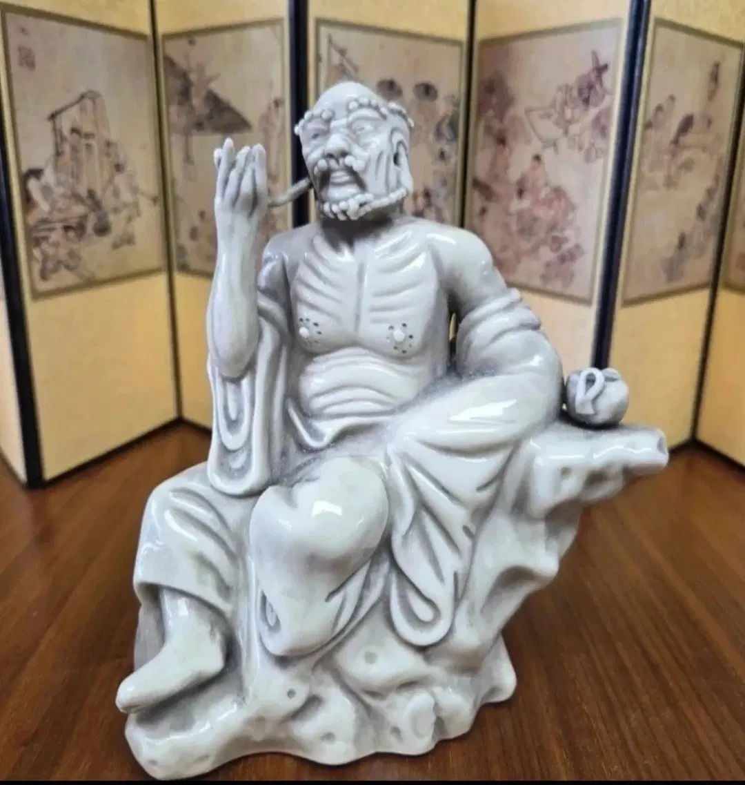 도자기 나한상