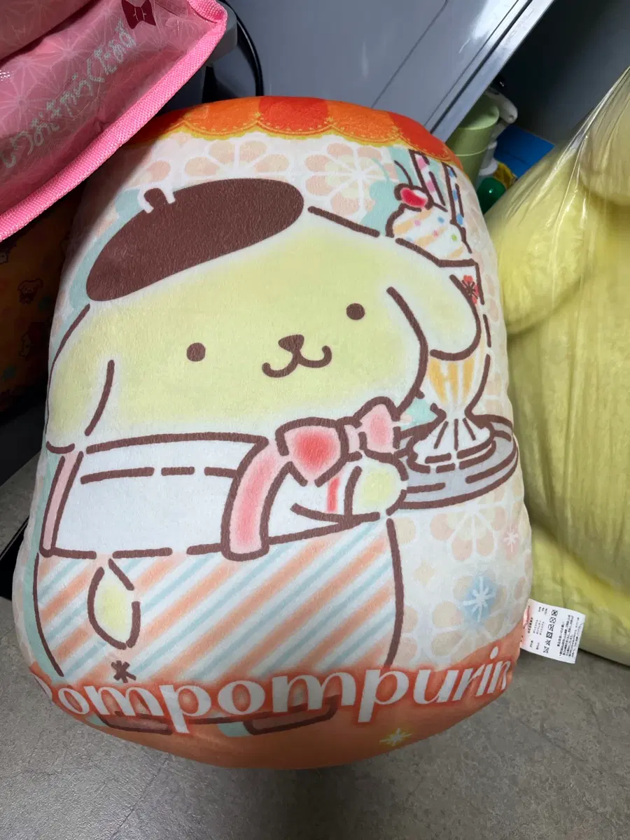 폼폼푸린 레스토랑 쿠션