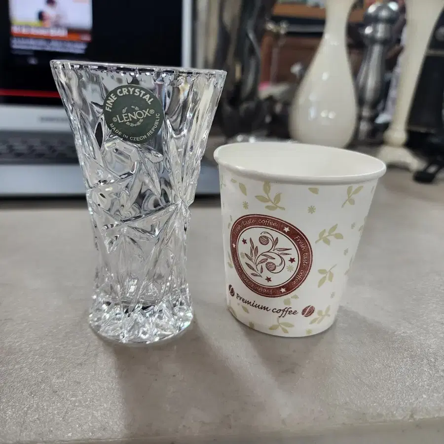 체코에서 제작된 레녹스(Lenox) 파인 크리스탈(Fine Crystal) 높이10.2cm 지름6cm 15000원
