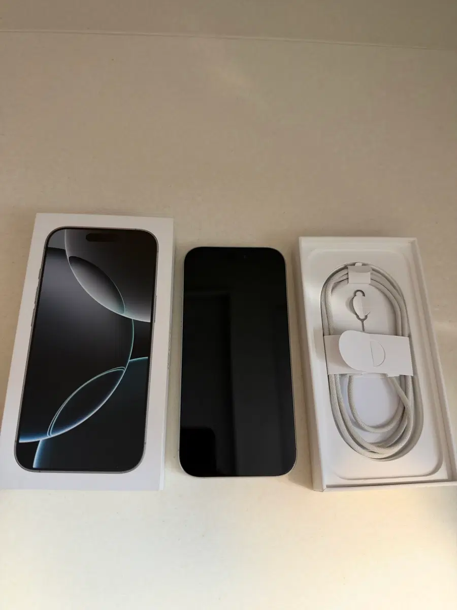 아이폰 16프로 256GB 화이트 풀박스 S+급