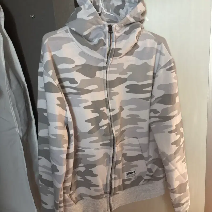 카모 후드집업