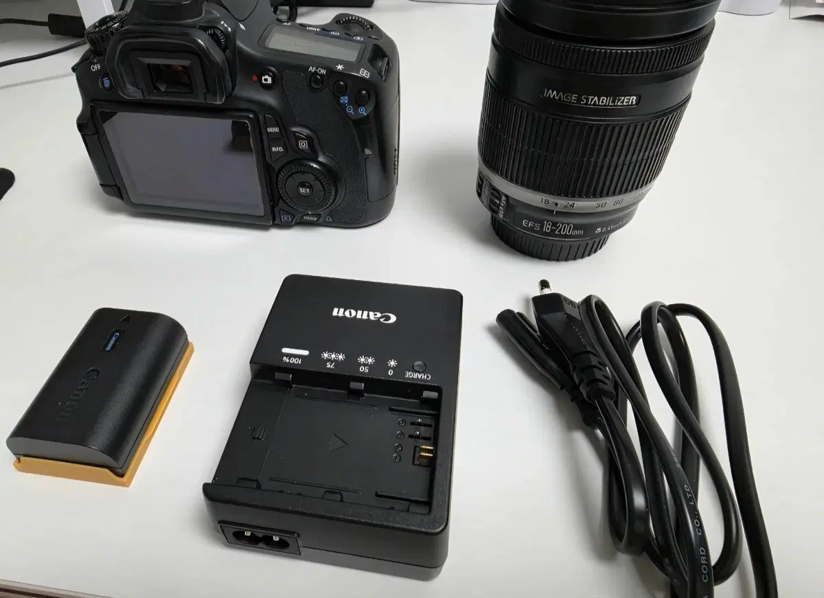 캐논 EOS 60D + EF-S 18-200mm 만능렌즈 세트 팝니다