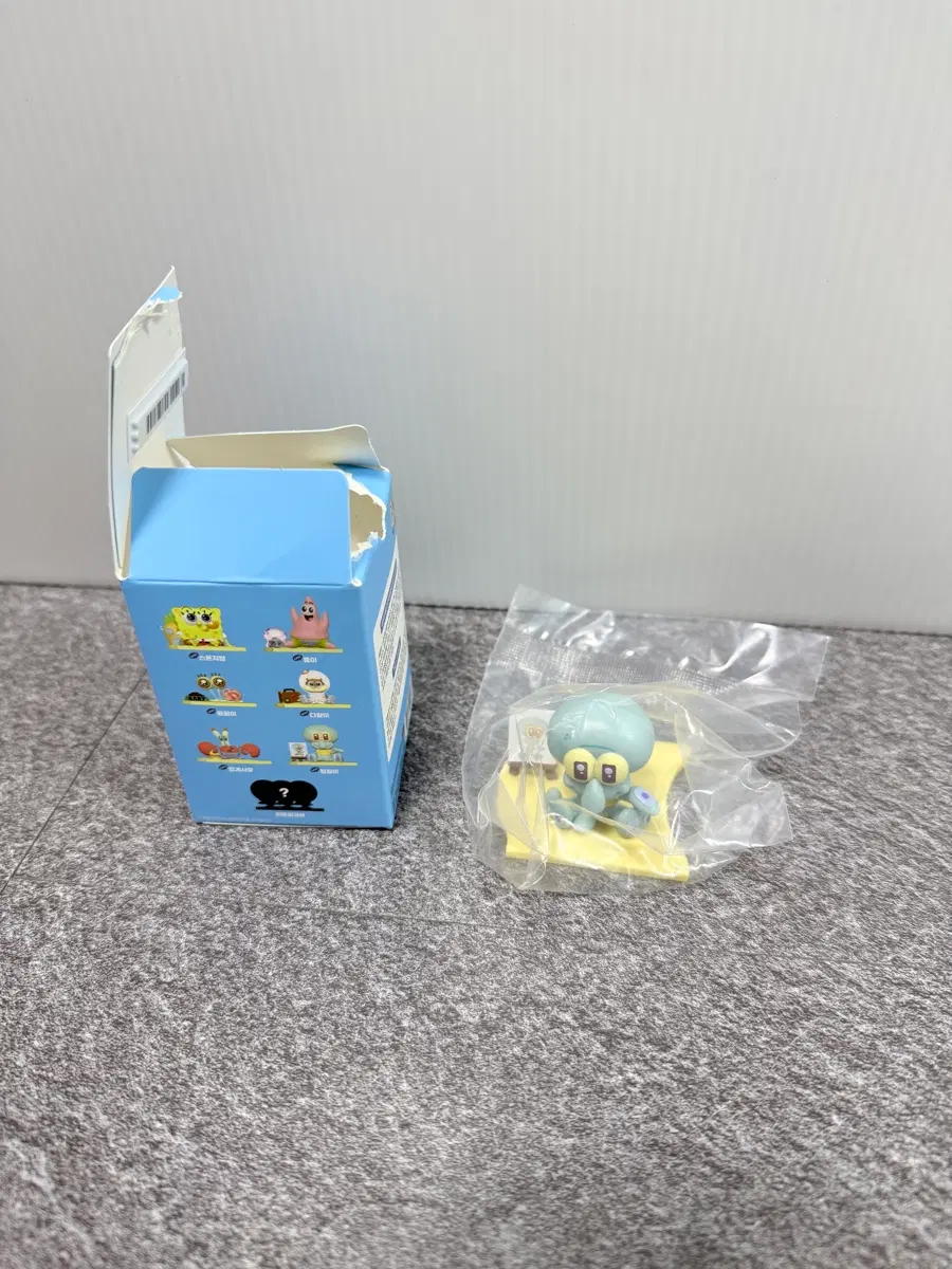 (미개봉) 스폰지밥 베이비 피규어 징징이 팝니다.