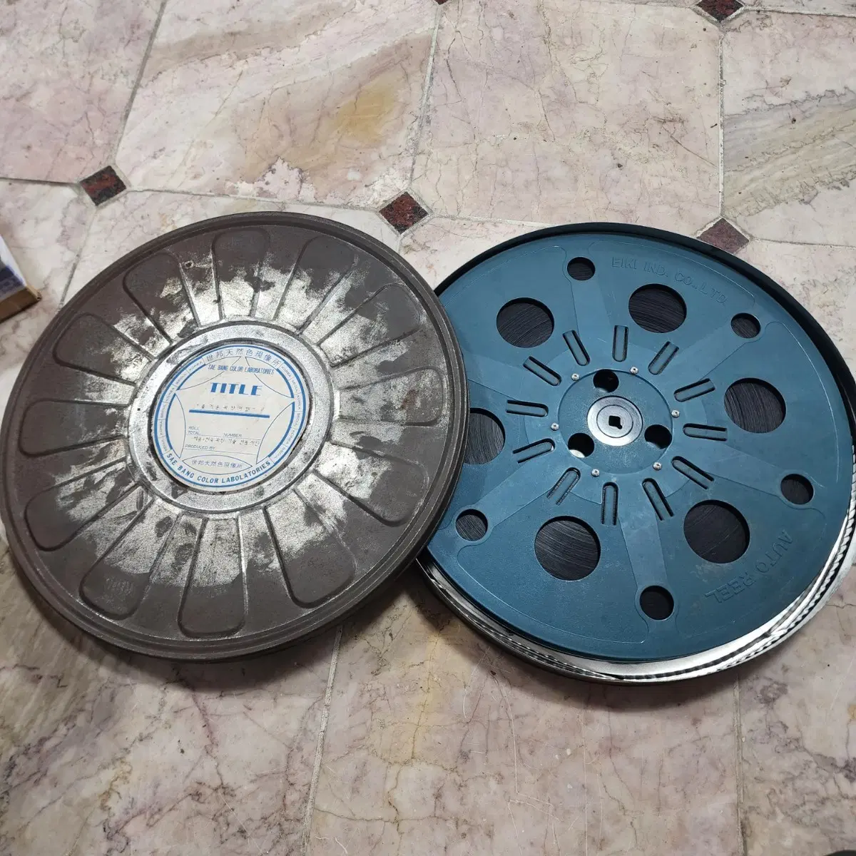 16mm 홍보용영화 필름 즐거운 과학 여행 한국과학기술진흥재단 상태아주 좋음 지름38cm 교육용 또는 과학 홍보용60000원 미사용급
