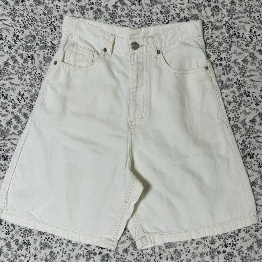 에잇세컨즈 화이트 반바지 S