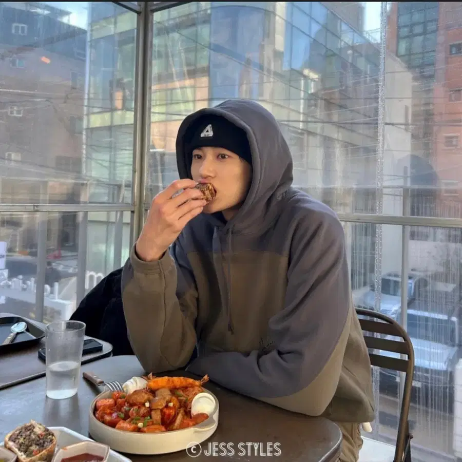 디네댓 디스이즈네버댓 배색 네이비 후드 티셔츠 변우석 착용 L