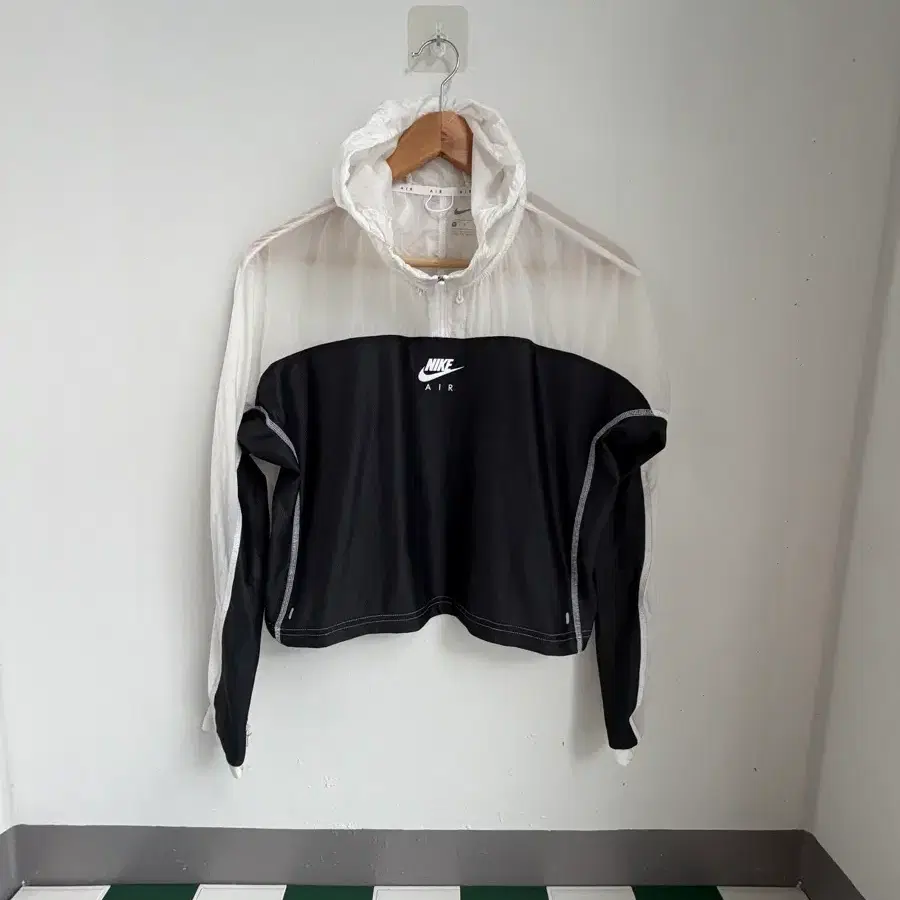 나이키 에어 반집업 여성 바람막이