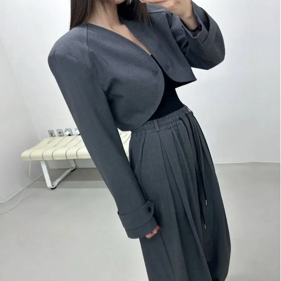 놉 어깨패드 크롭 볼레로 차콜 자켓