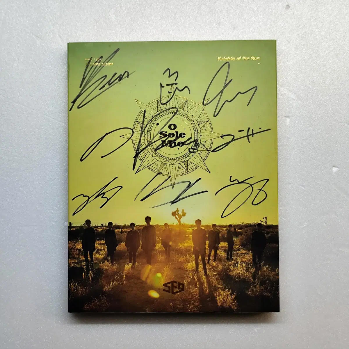 [친필사인앨범] SF9(에스에프나인) 미니 3집 Knights of the Sun 전원 친필 사인 앨범