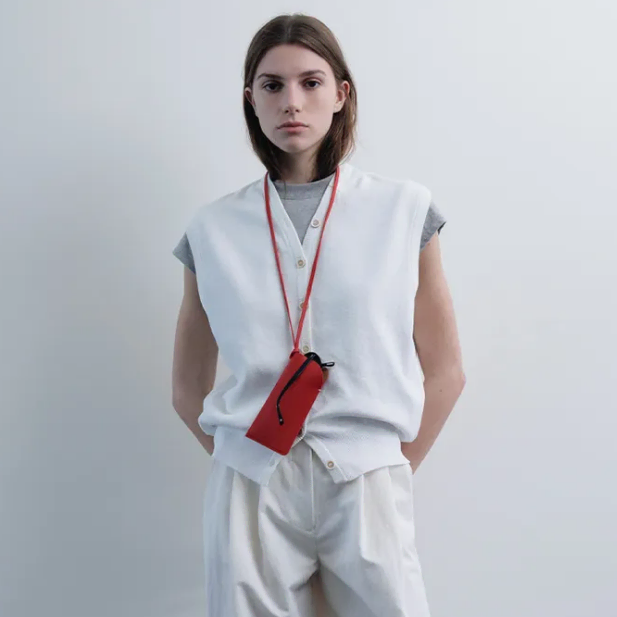 문달 Vasto Knit Vest in Ivory