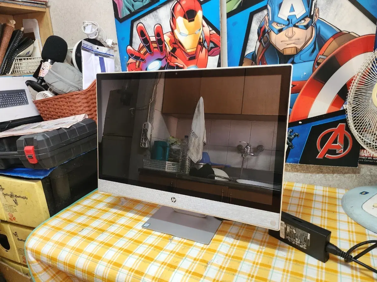 부품용 HP 24인치 올인원 컴퓨터 i3 8GB RAM