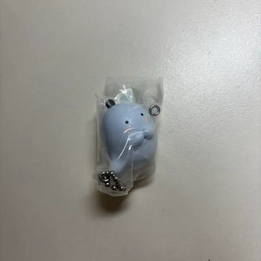 르세라핌 핌즈클럽 대롱대롱 캐릭터 연결 마스코트 가챠 흐리몽 허윤진