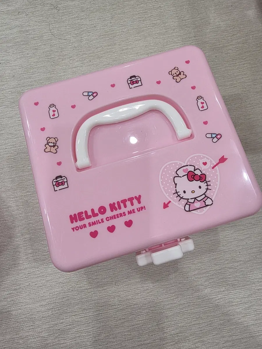 산리오 키티 약통