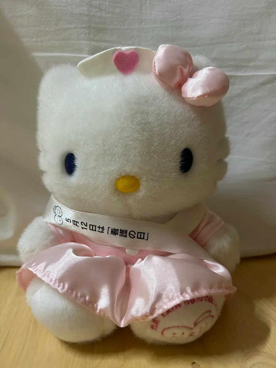 고전 간호사 헬로키티 인형
