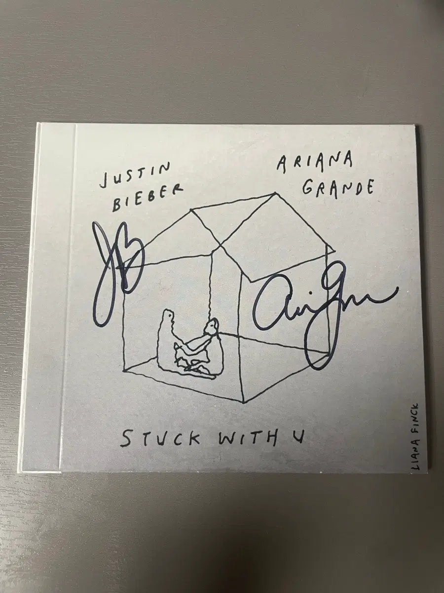 아리아나 그란데 저스틴 비버 STUCK WITH U 사인반