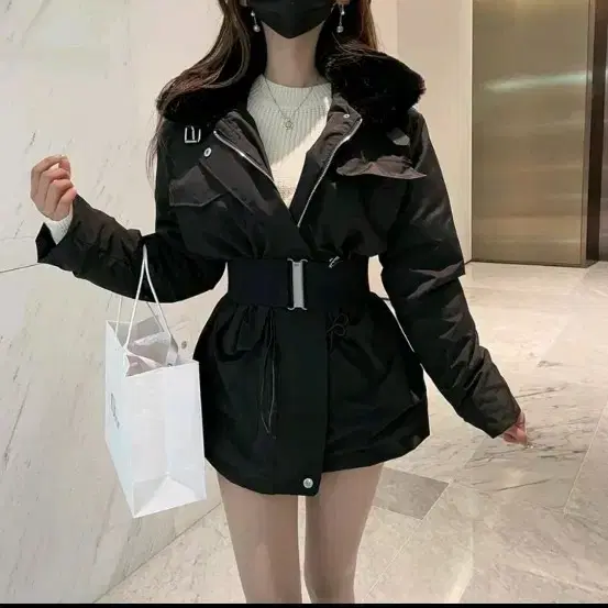 예니랑샵 벨트 숏 패딩 블랙