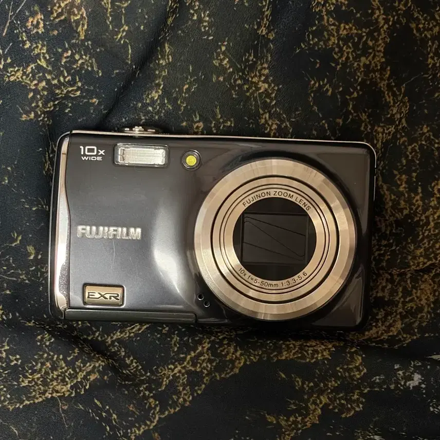 富士フイルムホールディングス f70exrデジタルカメラ アイドル カメラ