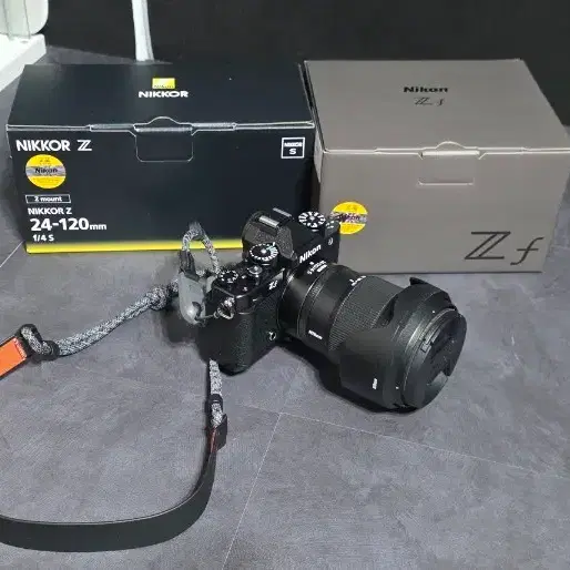 니콘 Zf 카메라 + NIKKOR Z 24-120mm 렌즈