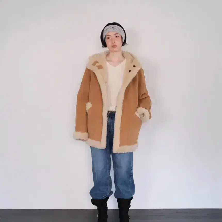 모의 moui 시어링 리버시블 무스탕 베이지