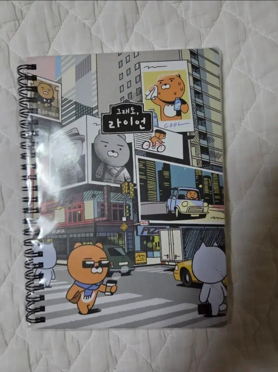 카카오프렌즈 라이언이 그려진 그래도 라이언 노트입니다.