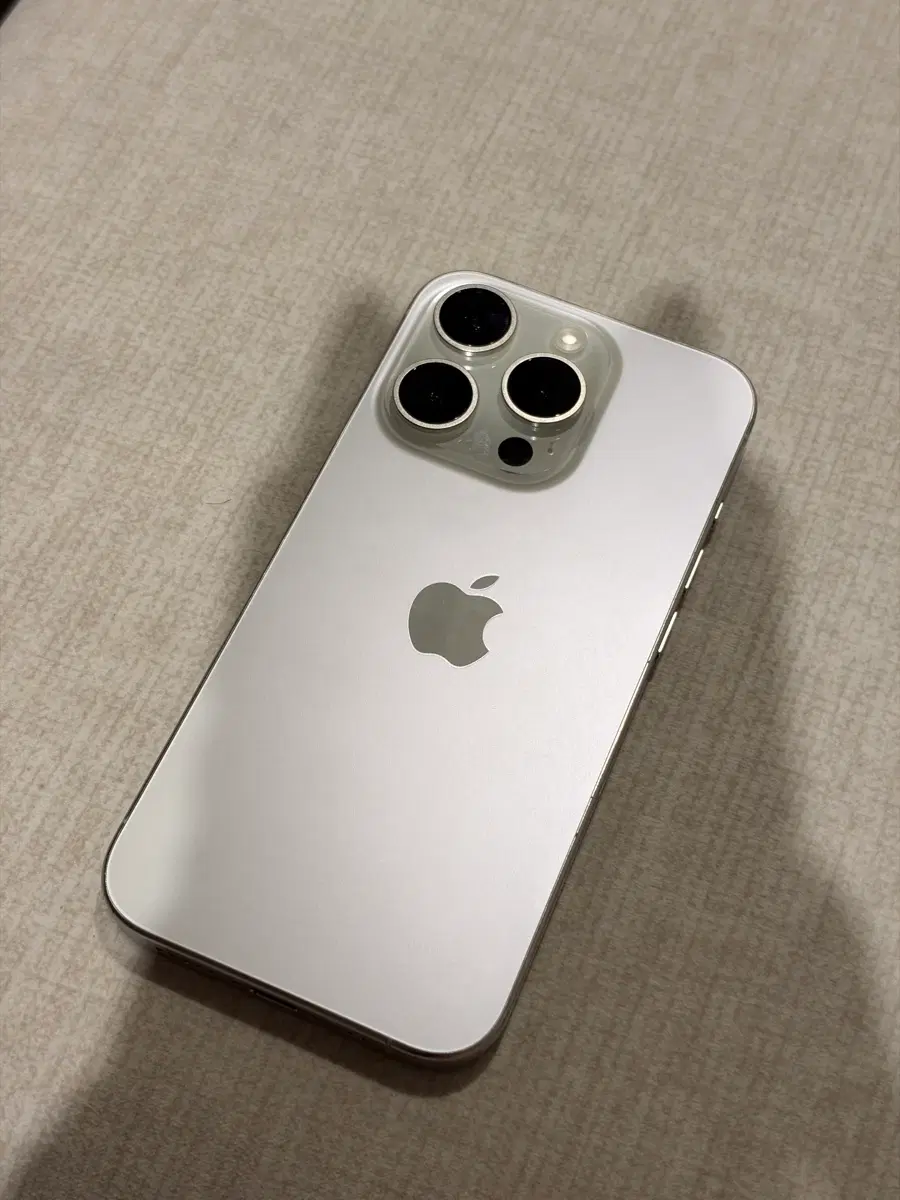 아이폰 15 pro 256GB 화이트티타늄